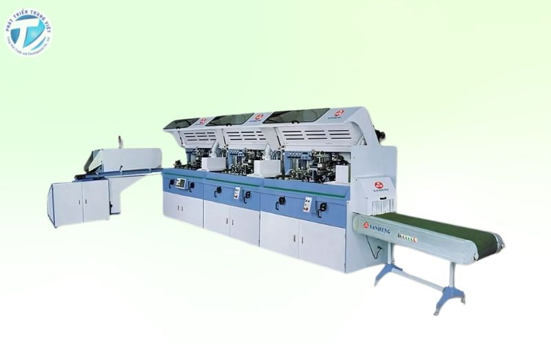 Máy in lụa tự động hoạt động hoàn toàn bằng điện, giúp giảm bớt công sức và thời gian in ấn